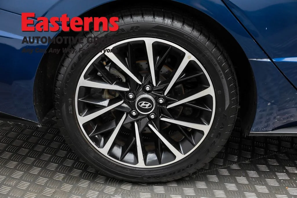 Used 2020 Blue Hyundai SEL Plus image 28