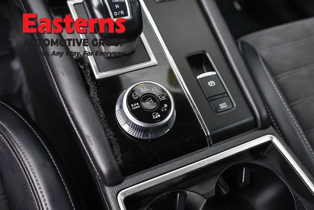 Used 2023 Silver Mitsubishi SE image 20