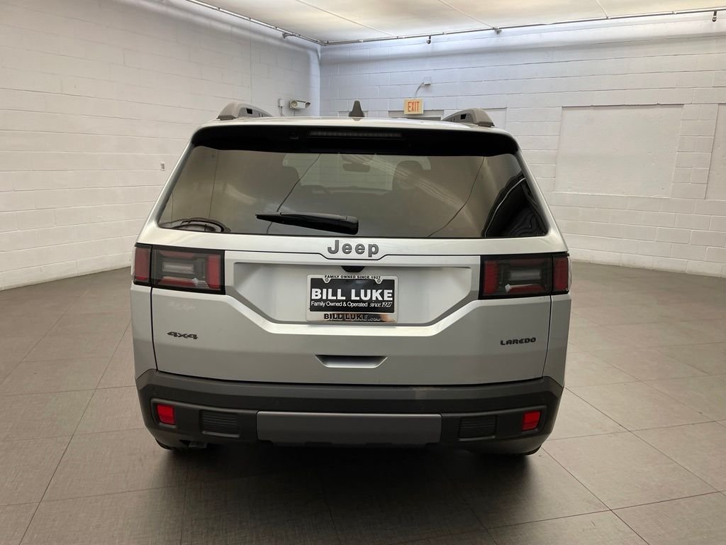 New 2026 Silver Zynith Clear-Coat Exterior Paint Jeep Laredo image 4
