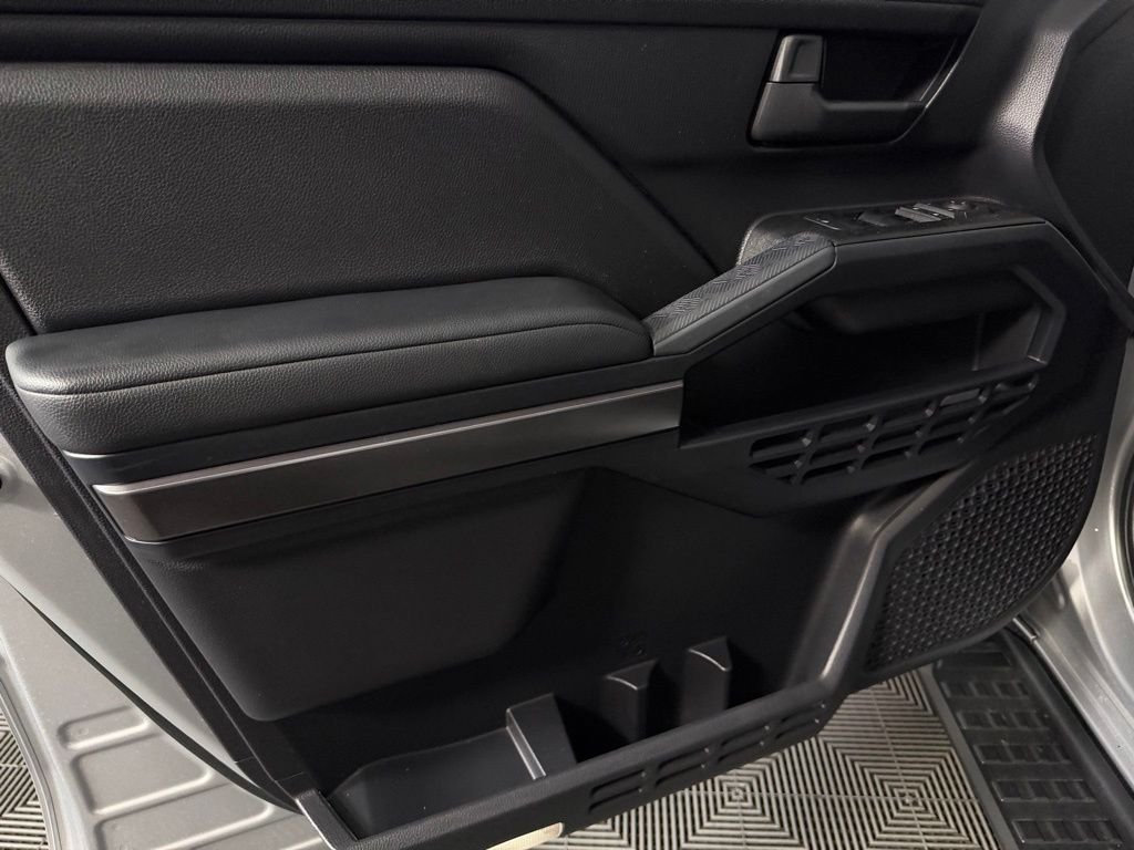 Used 2025 Cutting Edge Toyota SR5 image 23