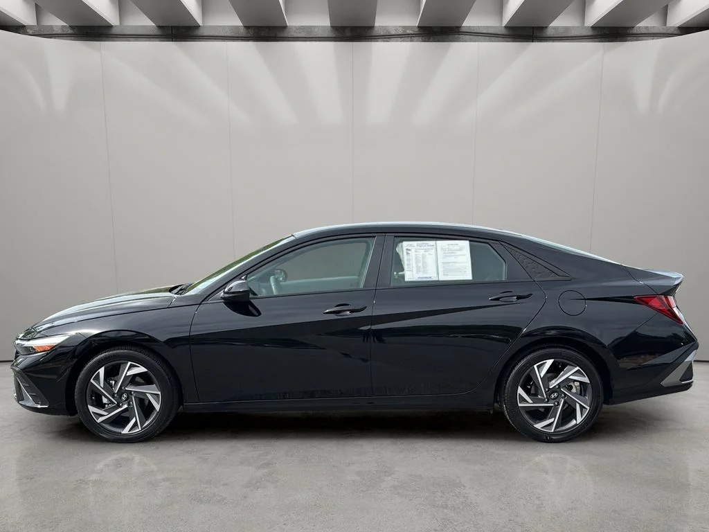 Certified Used 2025 Abyss Black Hyundai SEL Sport image 2