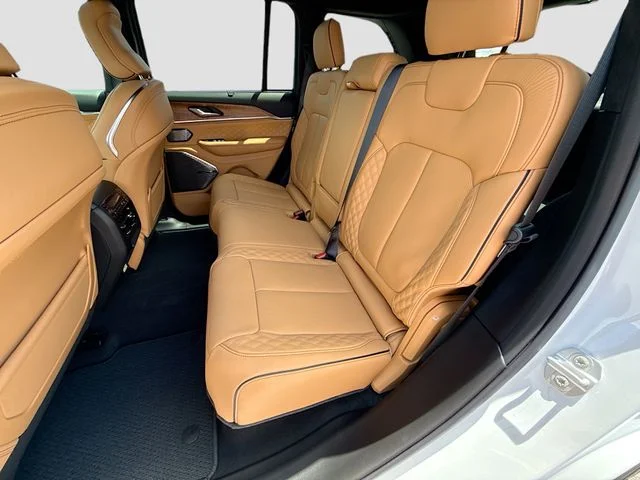 New 2026 Bright White Clear-Coat Exterior Paint Jeep Summit image 17