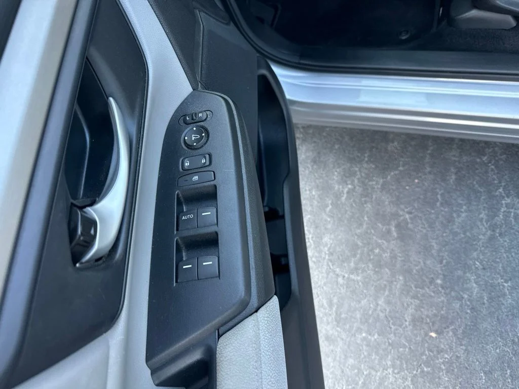 Certified Used 2019 Lunar Silver Metallic Honda LX image 21