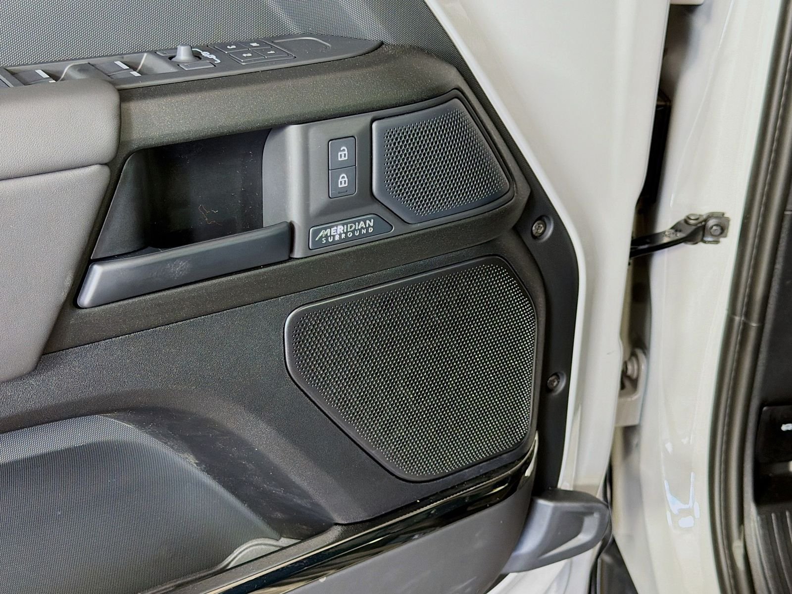 New 2026 Borasco Grey Land Rover OCTA image 22