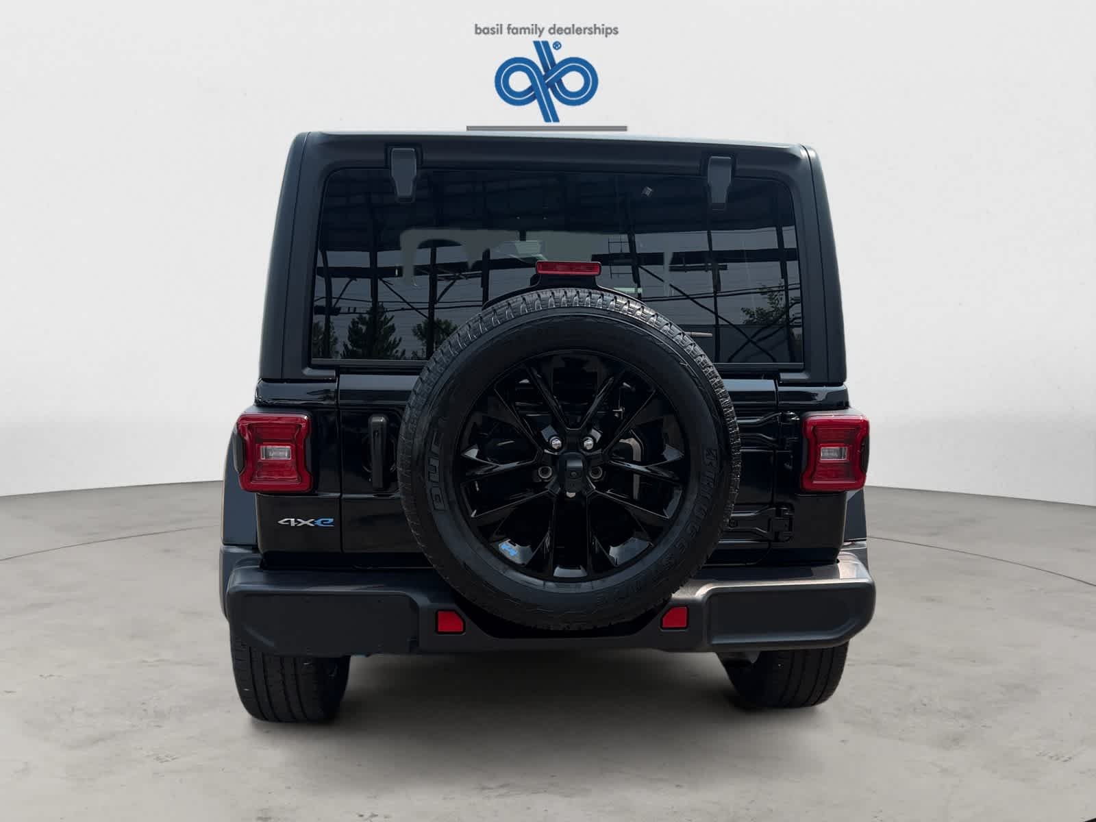 Used 2023 Black Clearcoat Jeep Sahara image 5