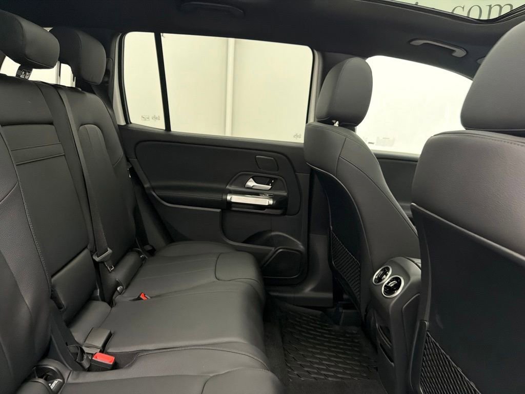 New 2026 Polar White Mercedes-Benz GLB 250 image 58