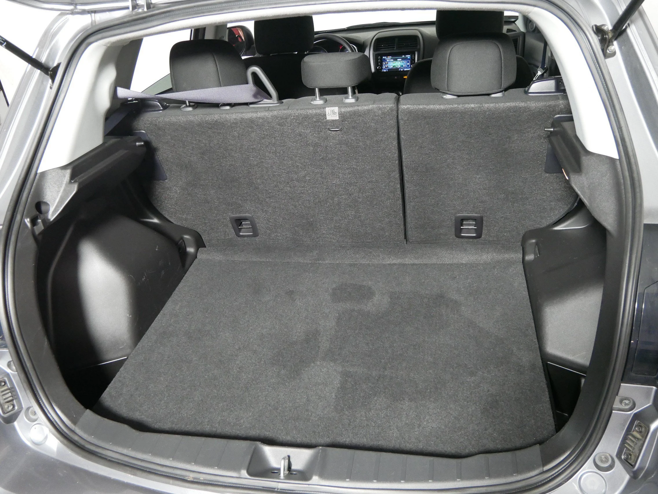 Used 2025 Mercury Gray Metallic Mitsubishi ES image 18