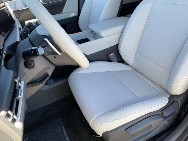 New 2026 Hampton Gray Hyundai SE FWD image 15