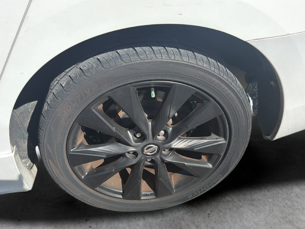 Used 2018 White Nissan SR image 26