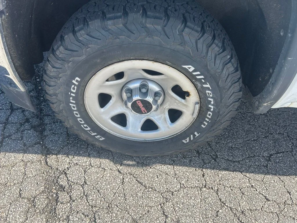 Used 2018  GMC Base image 20