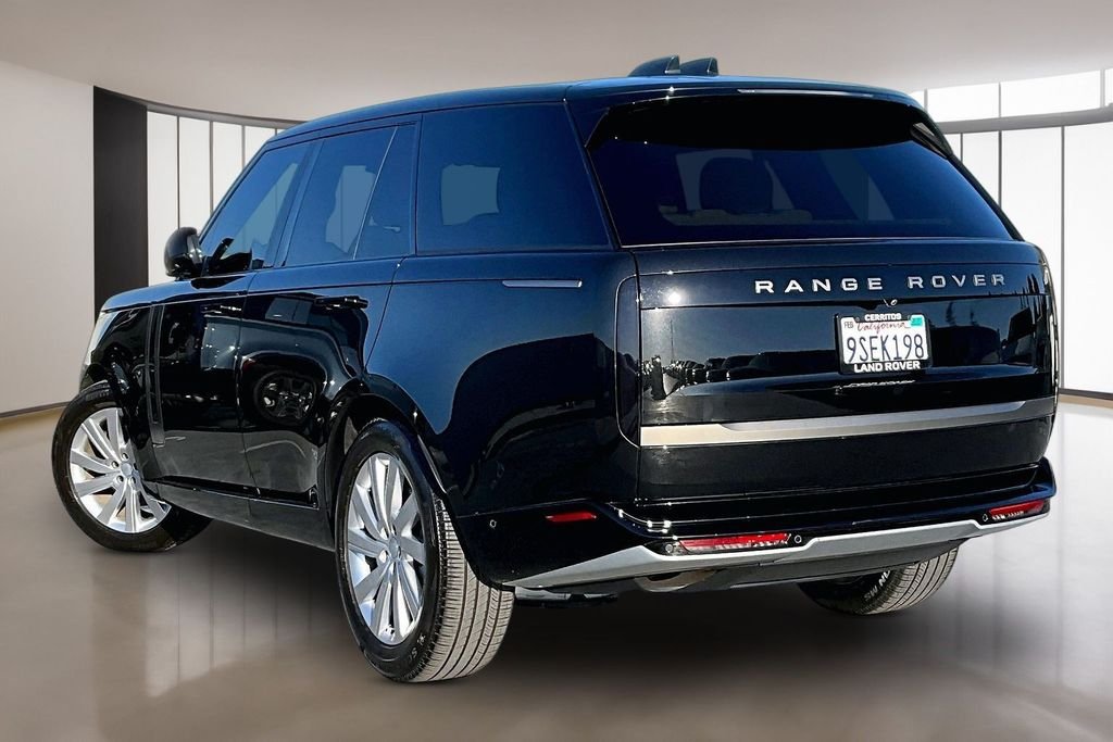 Certified Used 2025 Santorini Black Metallic Land Rover SE image 4