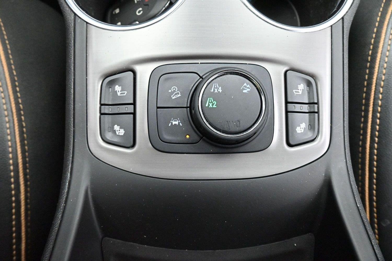 Used 2022 Summit White GMC AT4 image 29