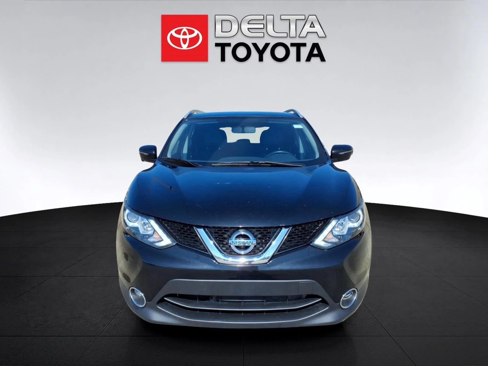 Used 2017 Magnetic Black Nissan SL image 8