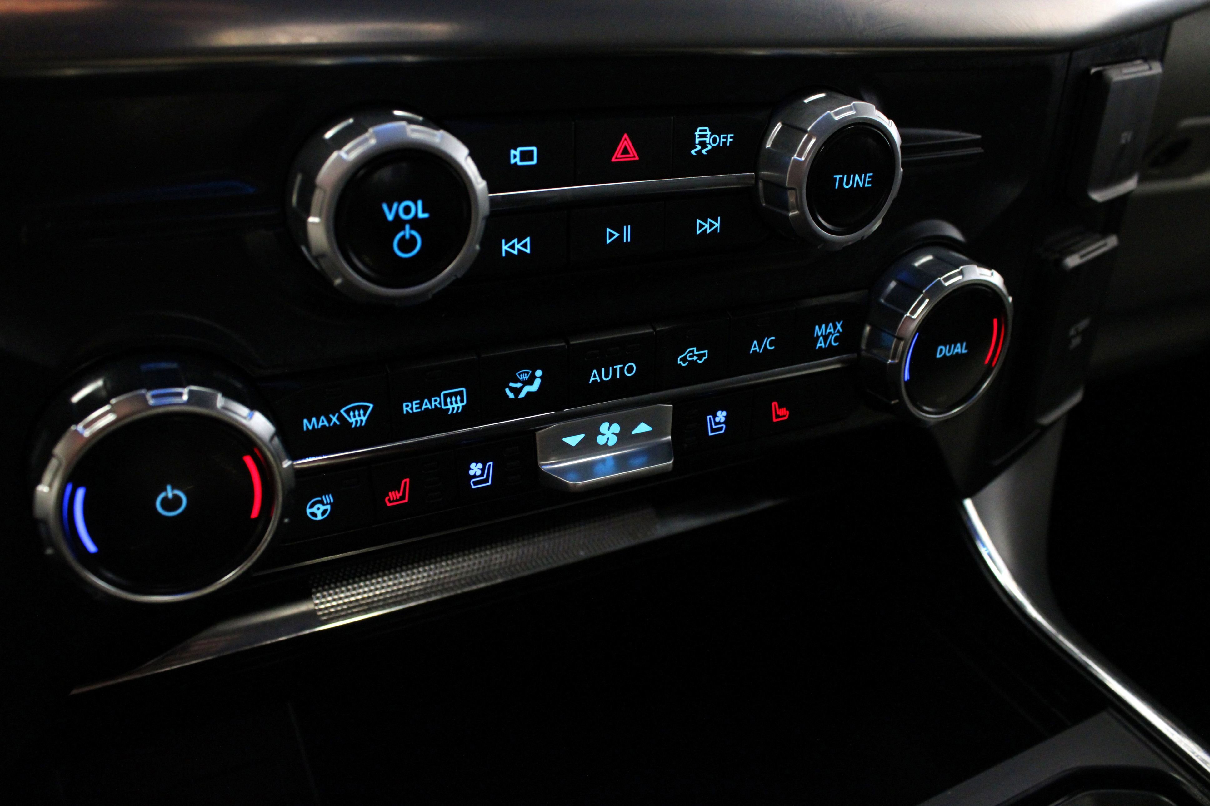 Used 2025 Antimatter Blue Metallic Ford LARIAT image 26