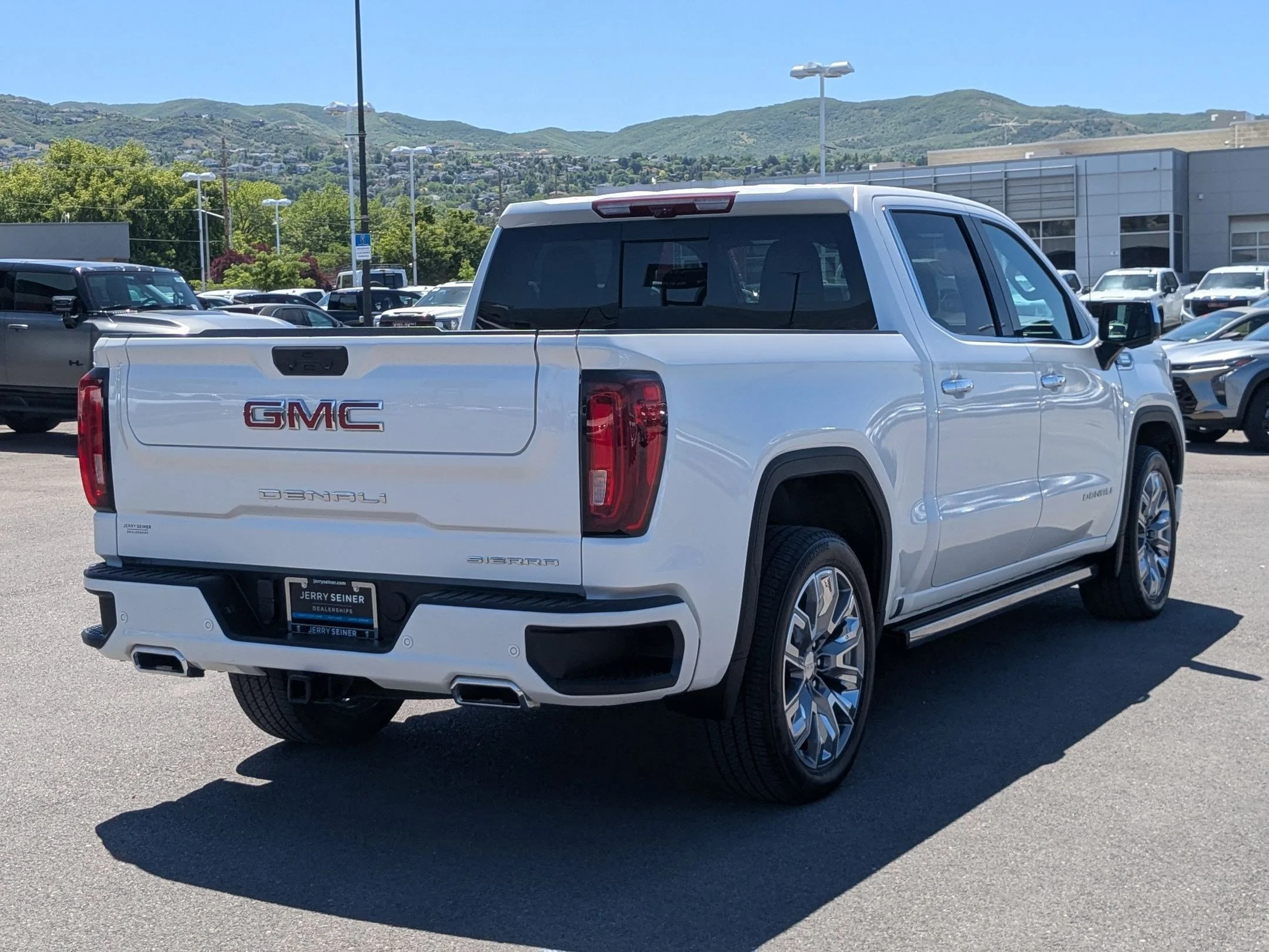 Used 2024 White Frost Tricoat GMC Denali image 6