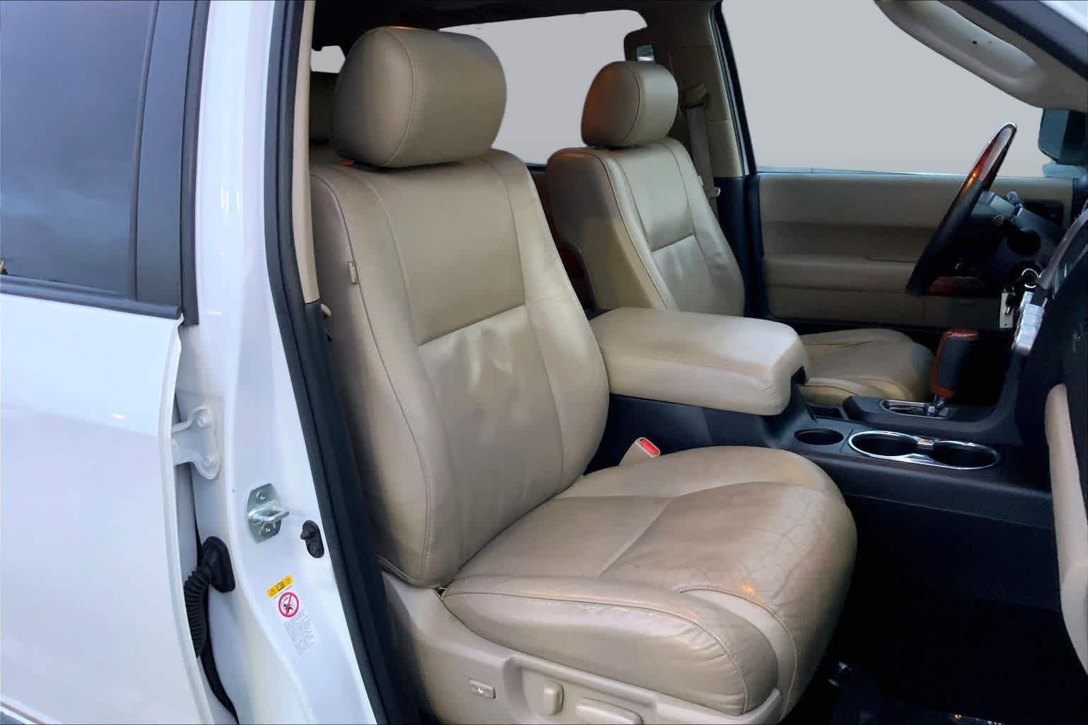 Used 2018 Blizzard Pearl Toyota Platinum image 8