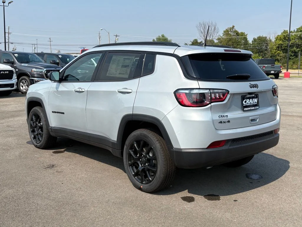 New 2026 Silver Zynith Metallic Clear-Coat Exterior Paint Jeep Latitude image 5