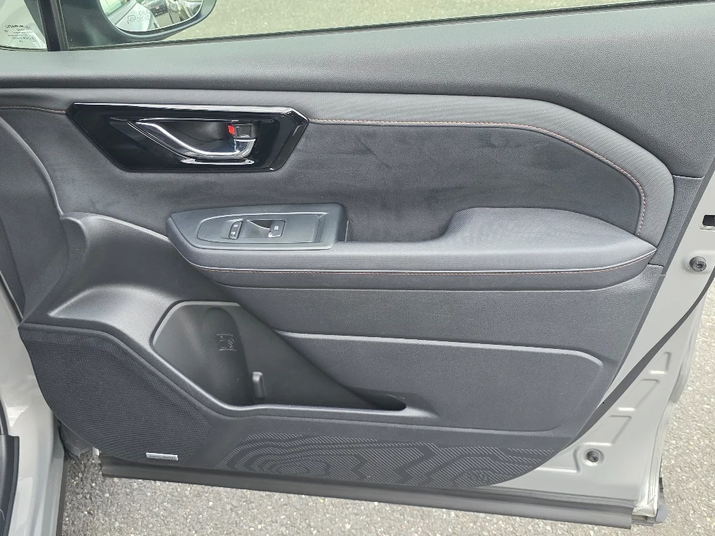2025 Subaru Forester Touring - Photo 20