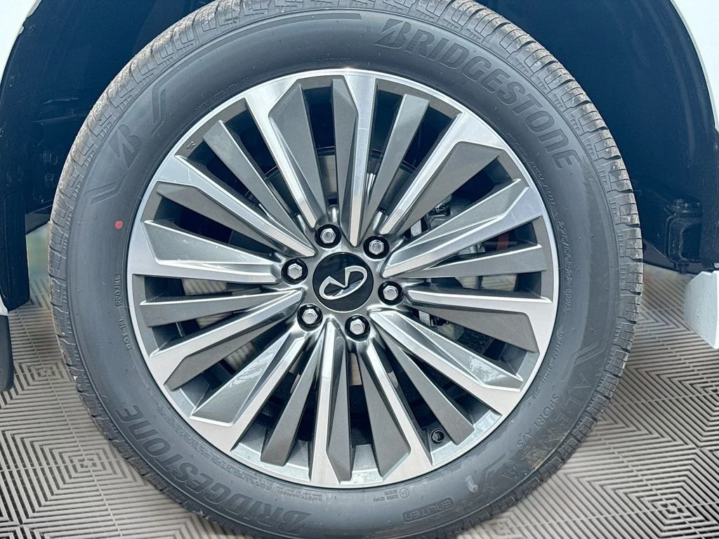 New 2027 RADIANT WHITE INFINITI Luxe 4WD image 34