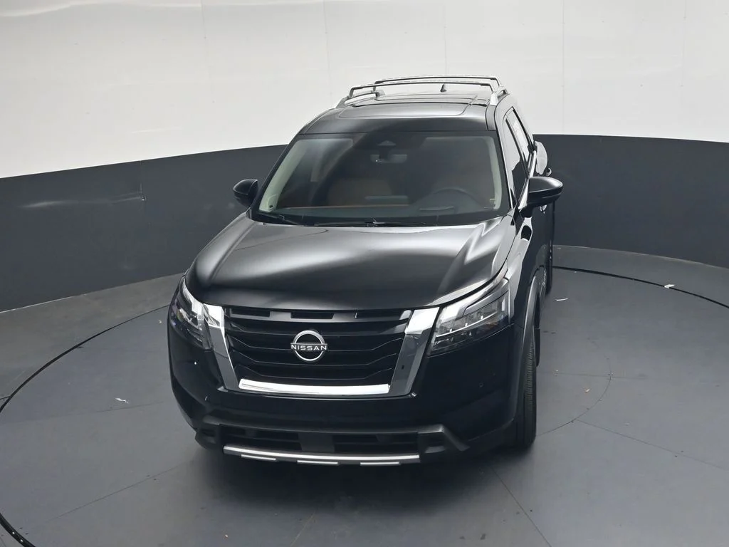 Used 2025 Black Nissan Platinum image 35