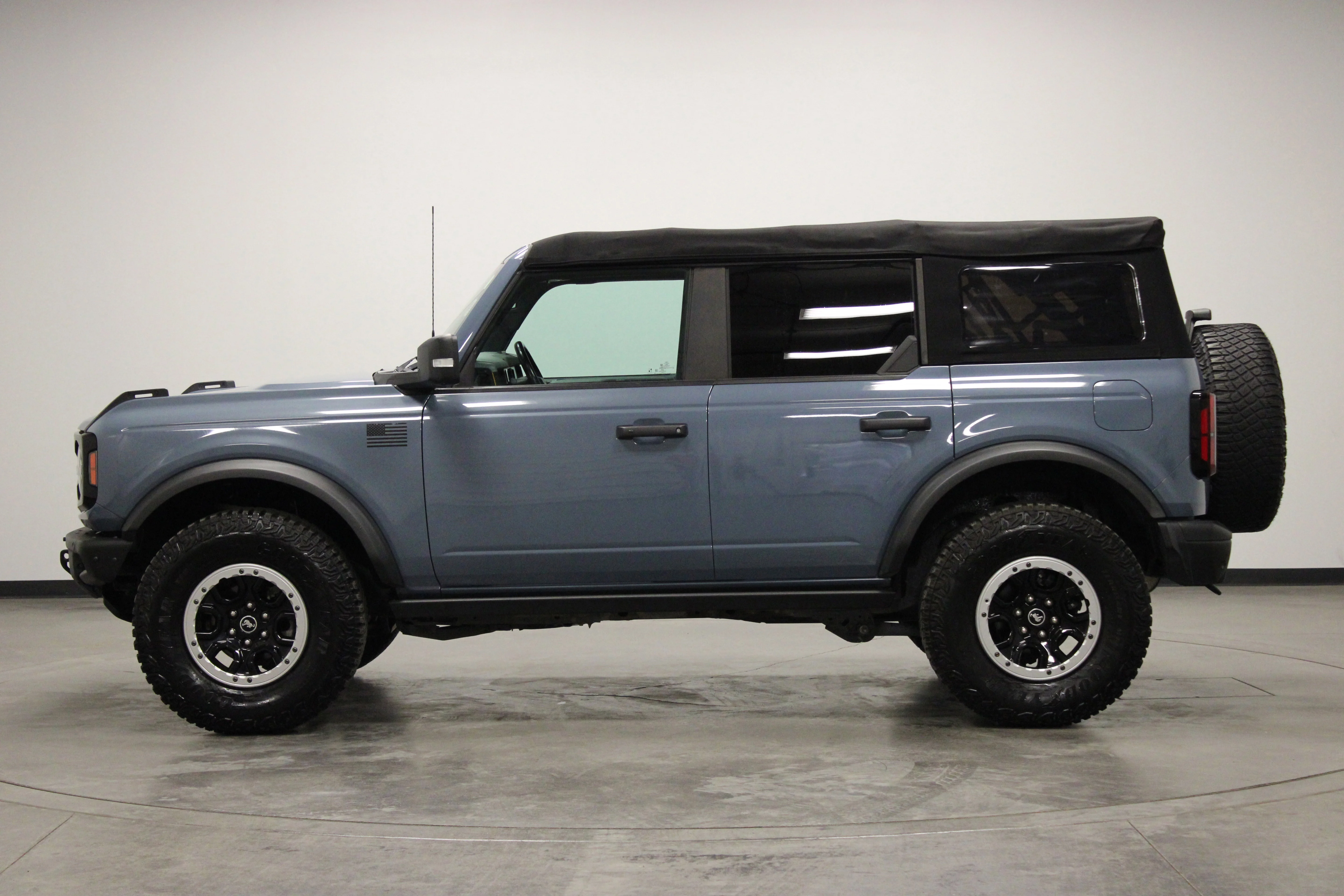 Used 2023 Azure Gray Metallic Tri-Coat Ford Badlands image 5