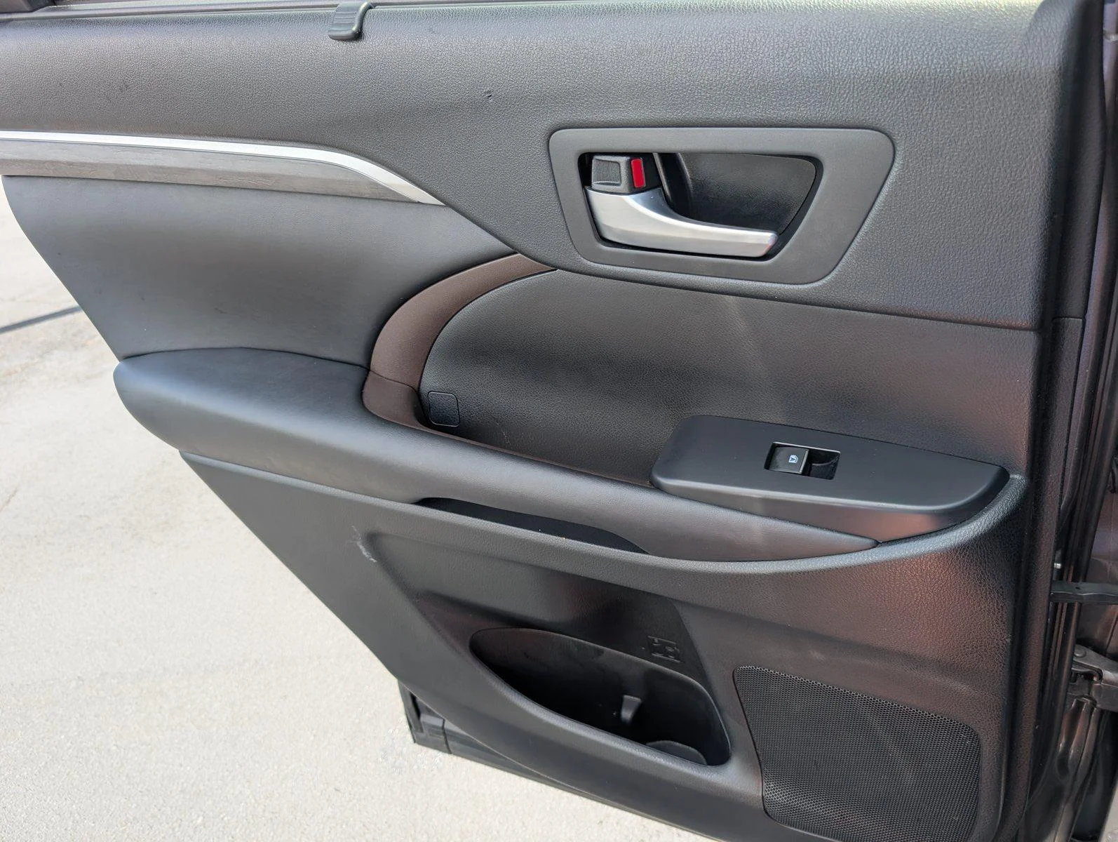 Used 2017 Predawn Gray Mica Toyota Limited image 31