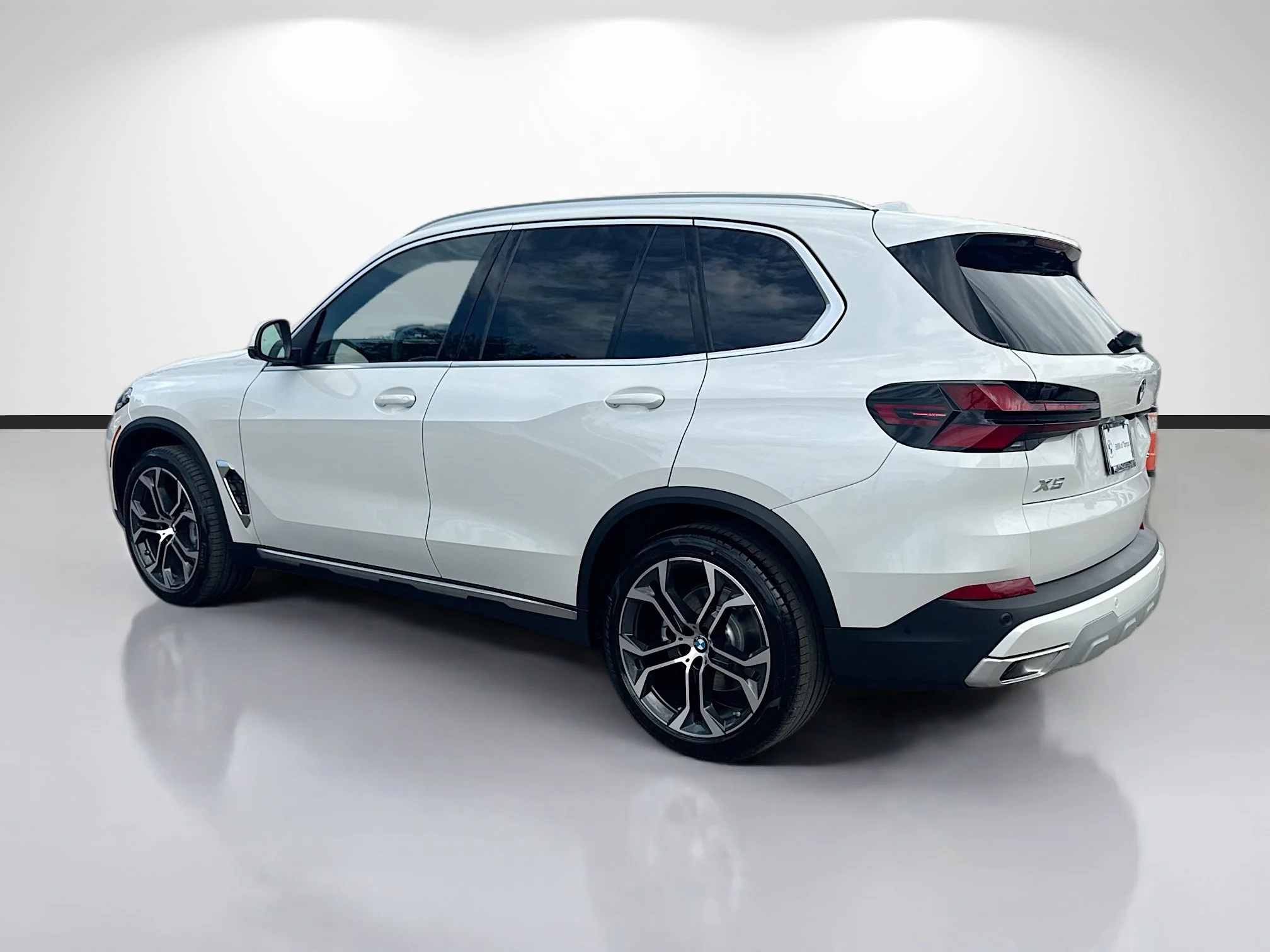 New 2026 Mineral White Metallic BMW sDrive40i image 5