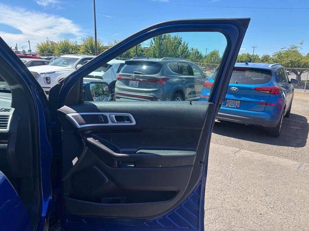Used 2014 Blue Metallic Ford Limited image 15