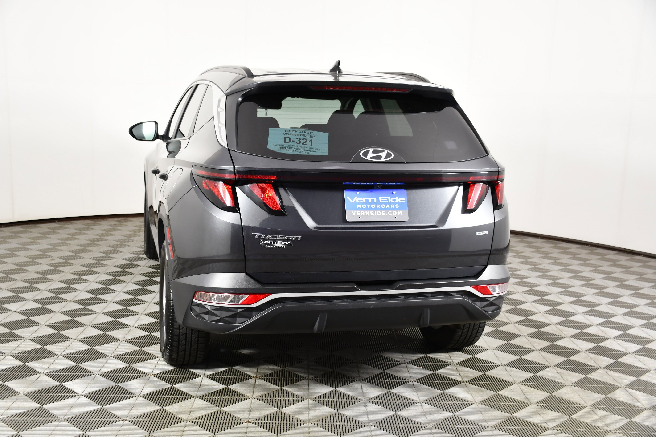 Used 2024 Dark Gray Metallic Hyundai SEL image 7