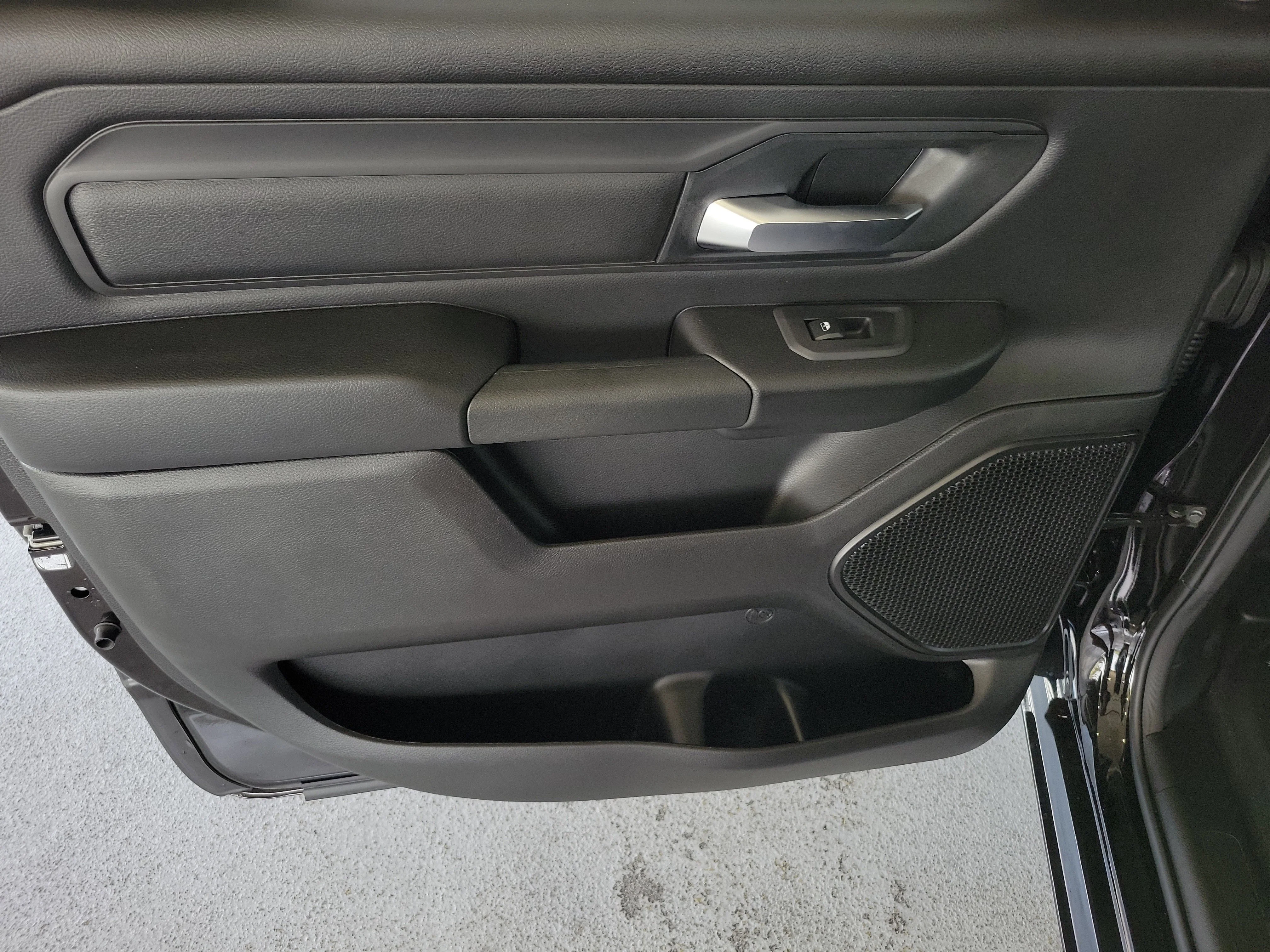 New 2026 Diamond Black Crystal Pearl-Coat Exterior Paint RAM Express image 9