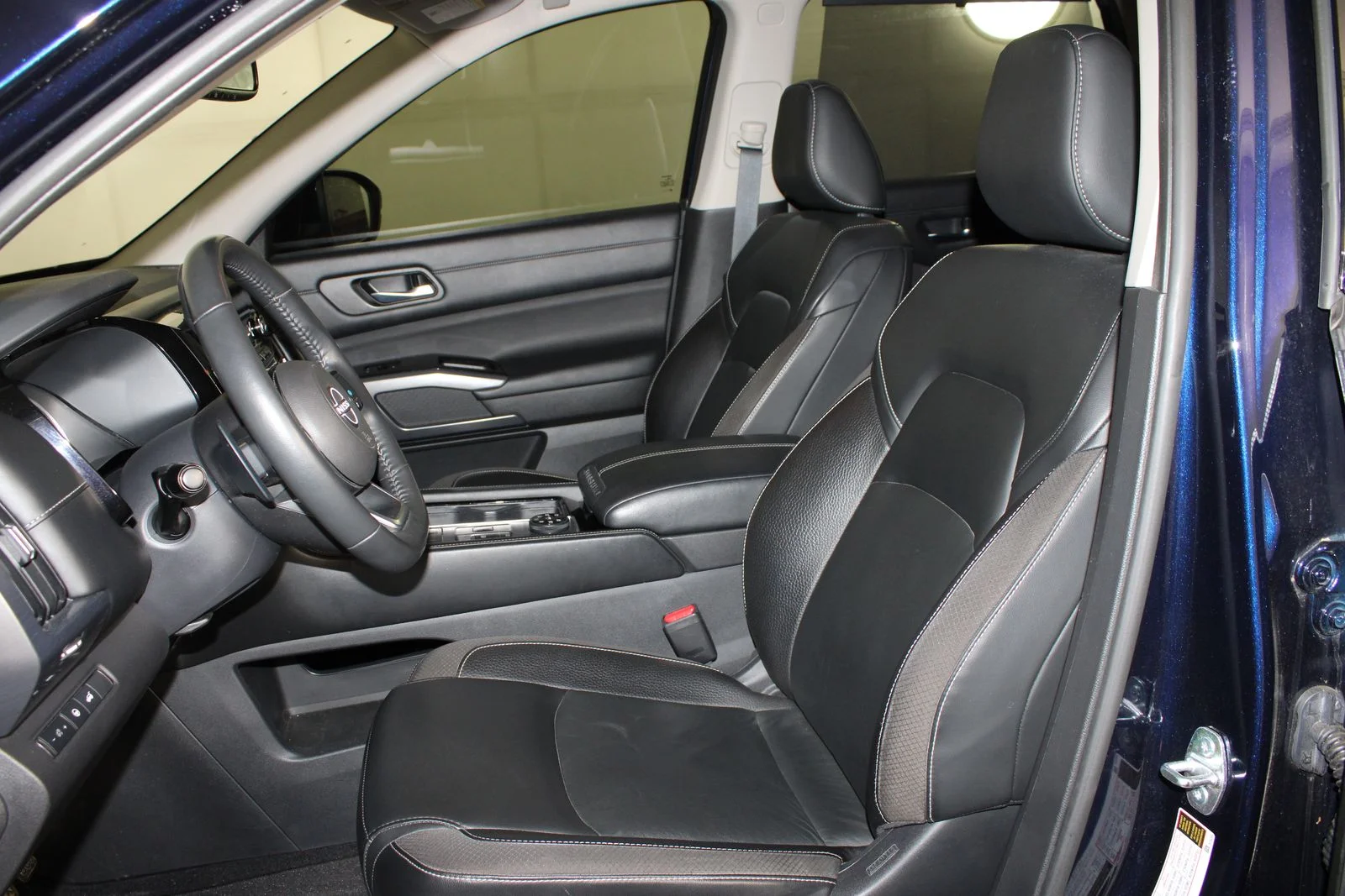 Used 2022 Blue Nissan SL image 9