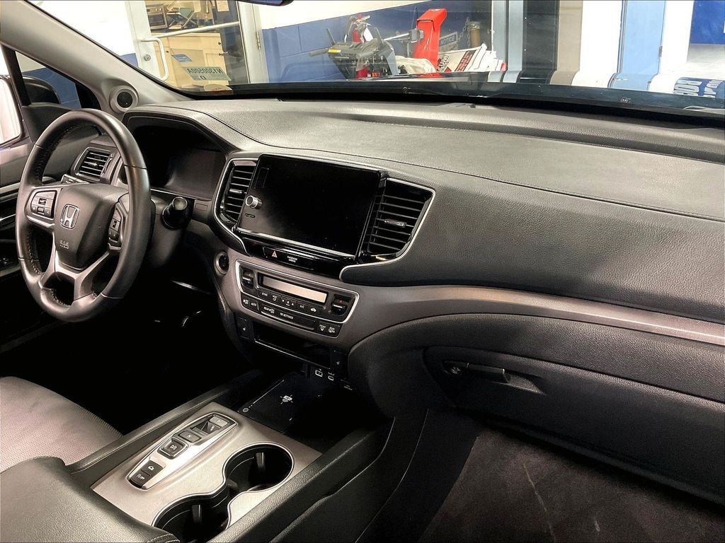 Used 2025 Black Honda RTL image 14