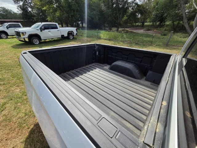 Used 2024 Summit White Chevrolet LTZ image 10
