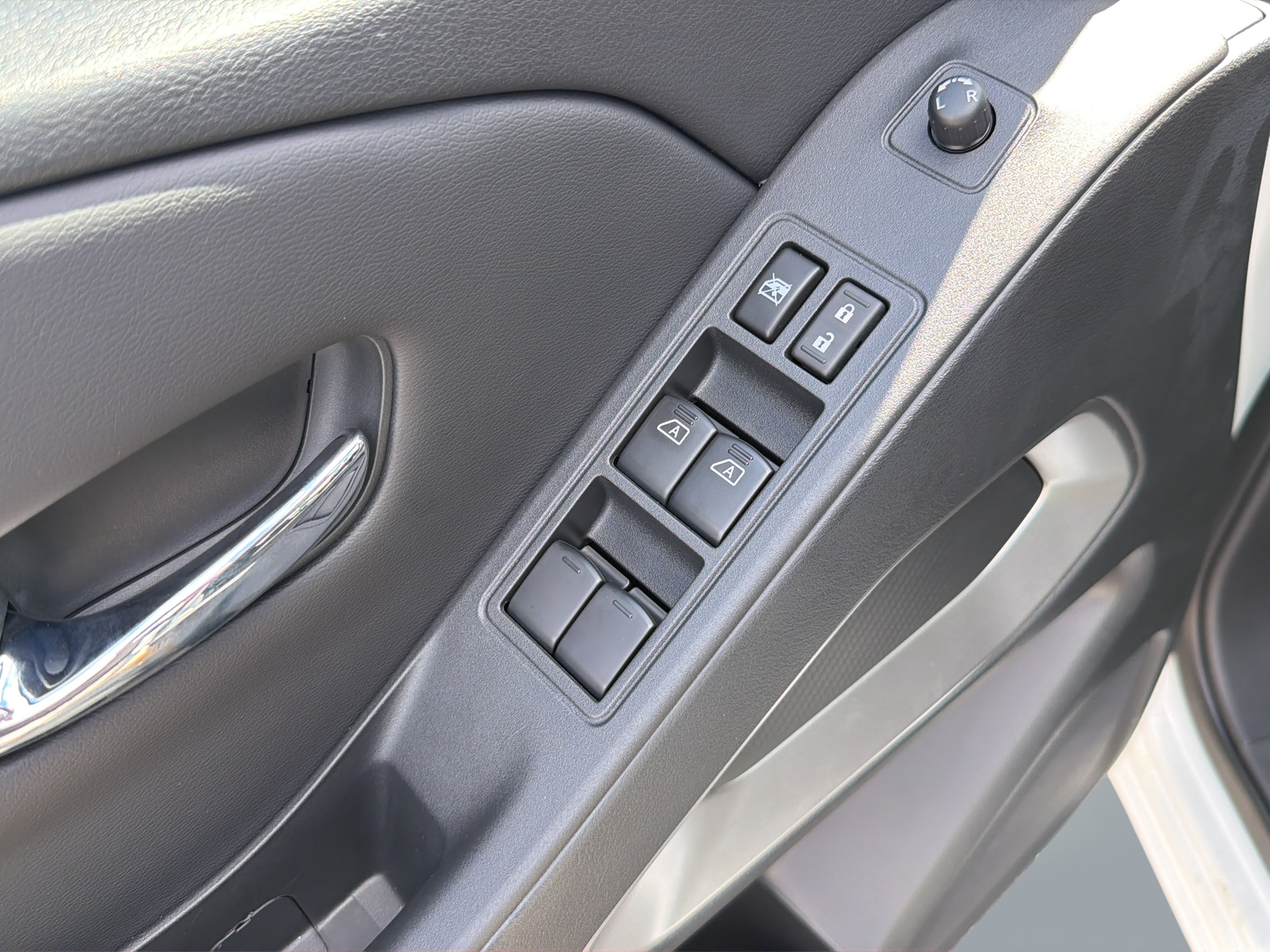 New 2027 White Nissan SV image 24