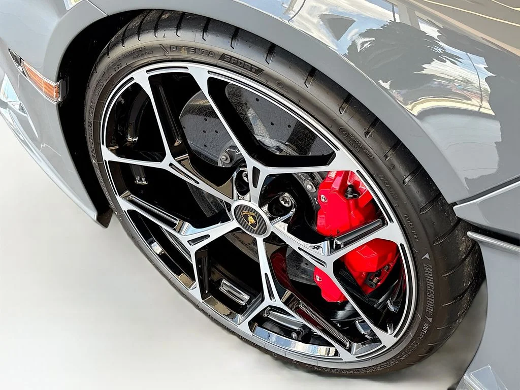 2024 Lamborghini Revuelto Base - Photo 32