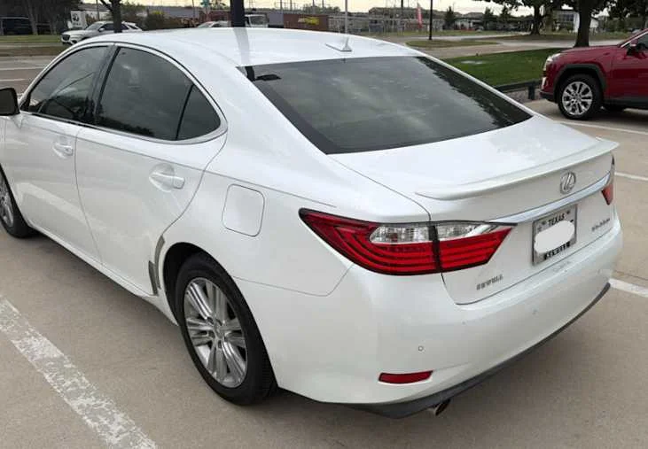 Used 2014 Starfire Pearl Lexus  image 3