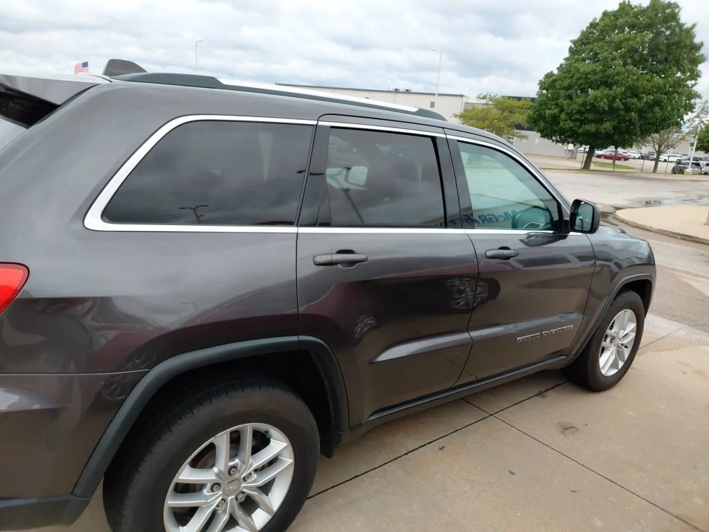 Used 2017 Gray Jeep Laredo image 4
