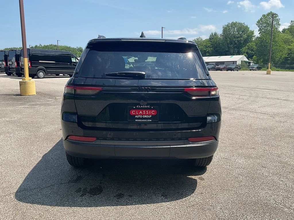 New 2026 Diamond Black Crystal Pearlcoat Jeep Altitude 4x4 image 6