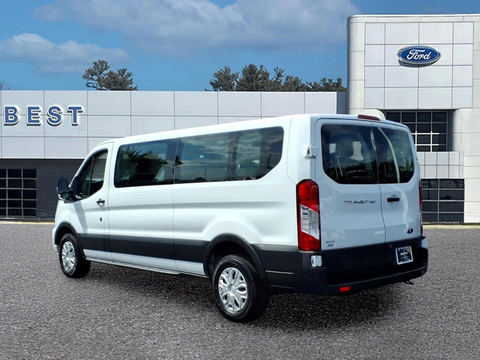 Used 2025 Oxford White Ford XLT image 4