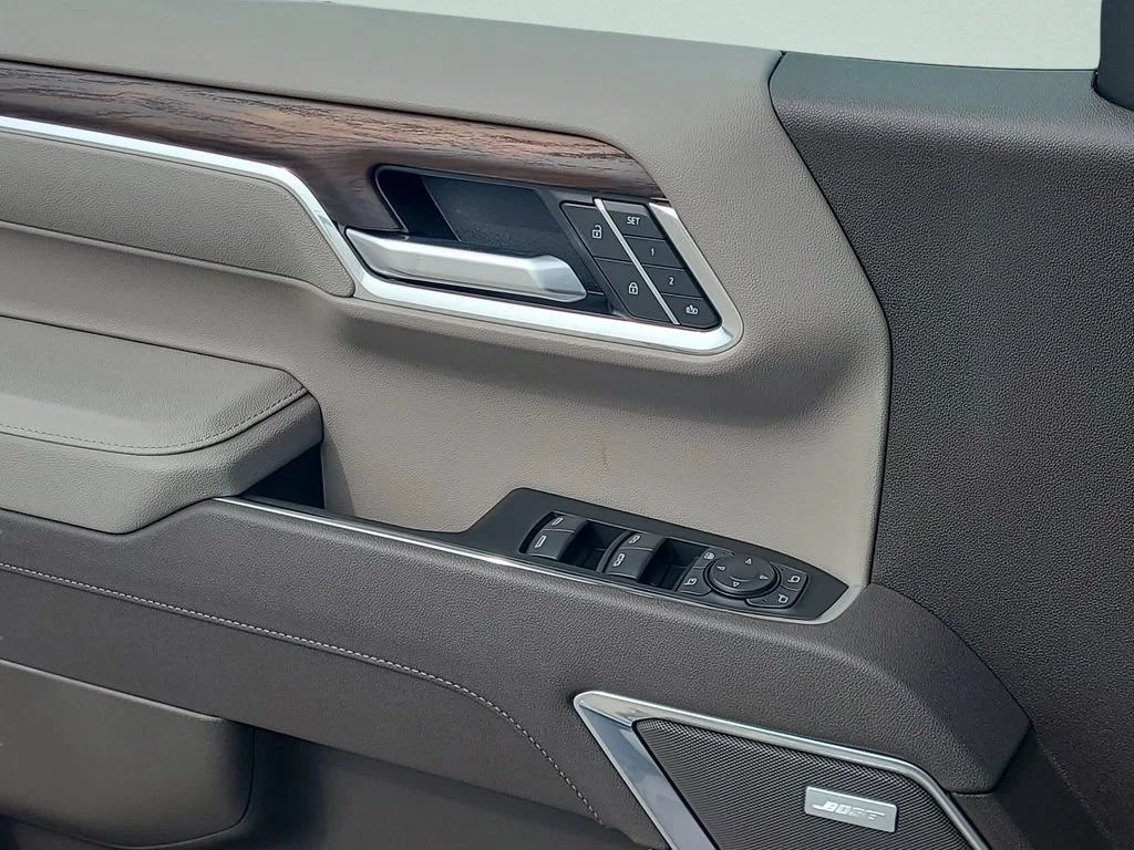 New 2026 Glacier White Tricoat GMC SLT image 18