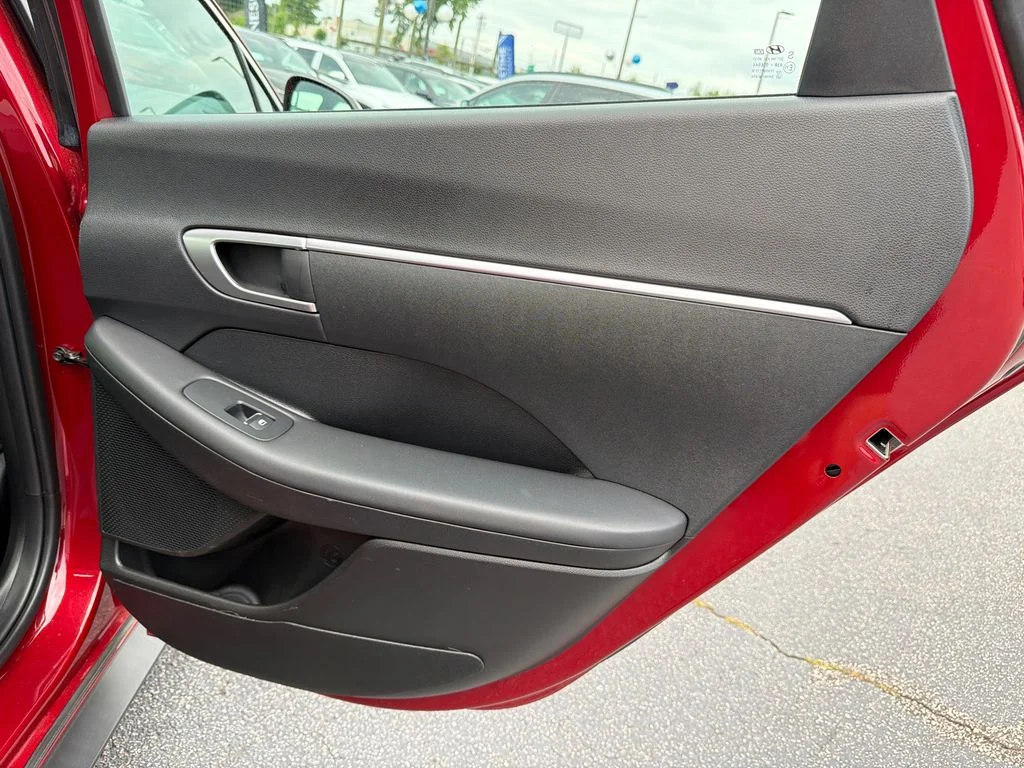Used 2025 Red Hyundai SE image 16