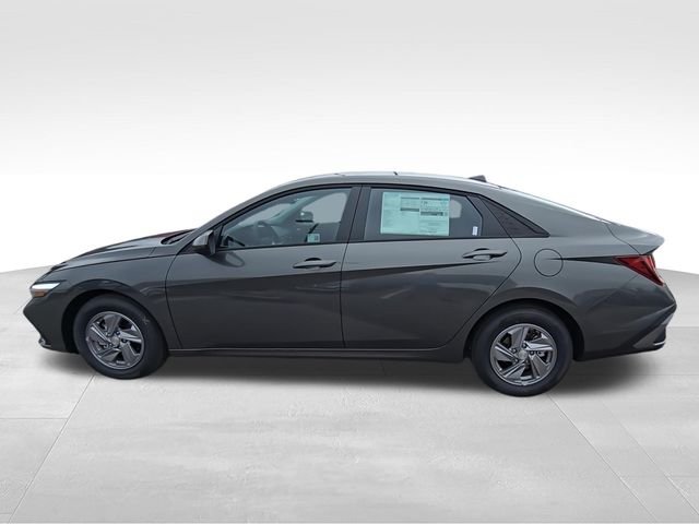 Used 2025 Gray Hyundai SE image 5