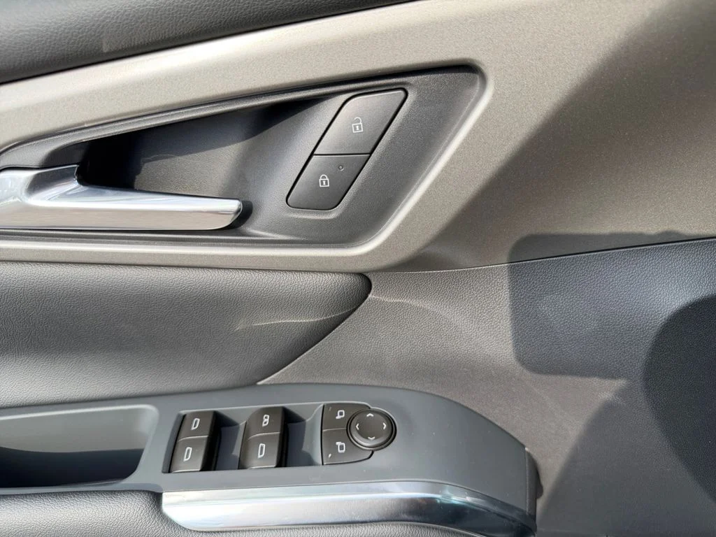 New 2027 Summit White Chevrolet LT image 11
