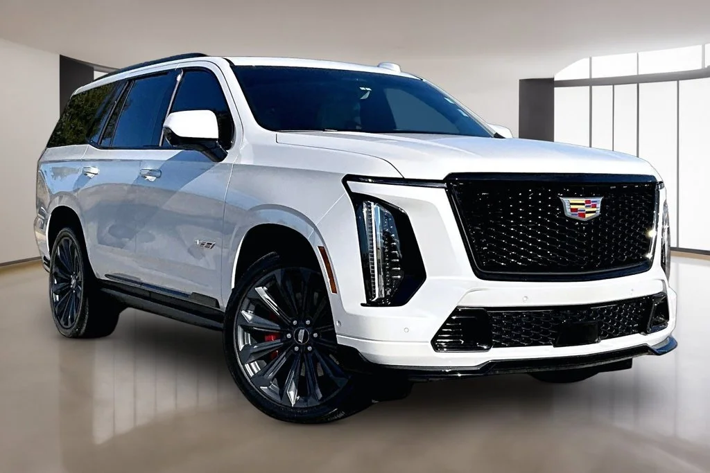 Used 2025 White Cadillac V-Series image 11
