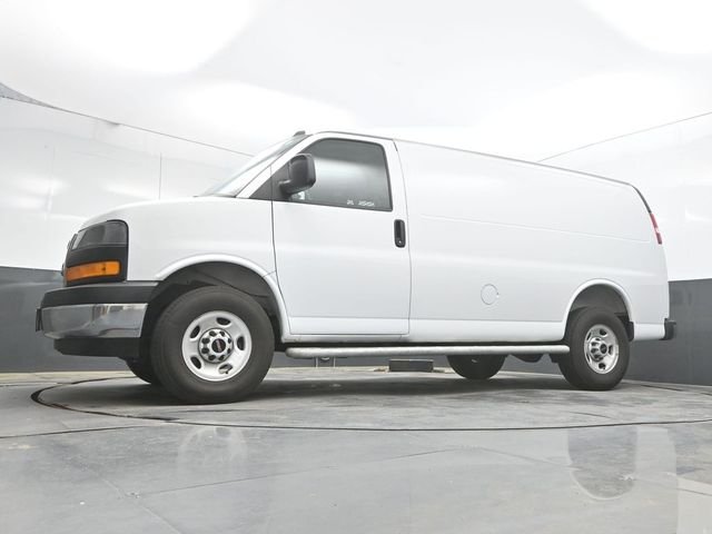 Used 2025 White GMC Work Van image 34