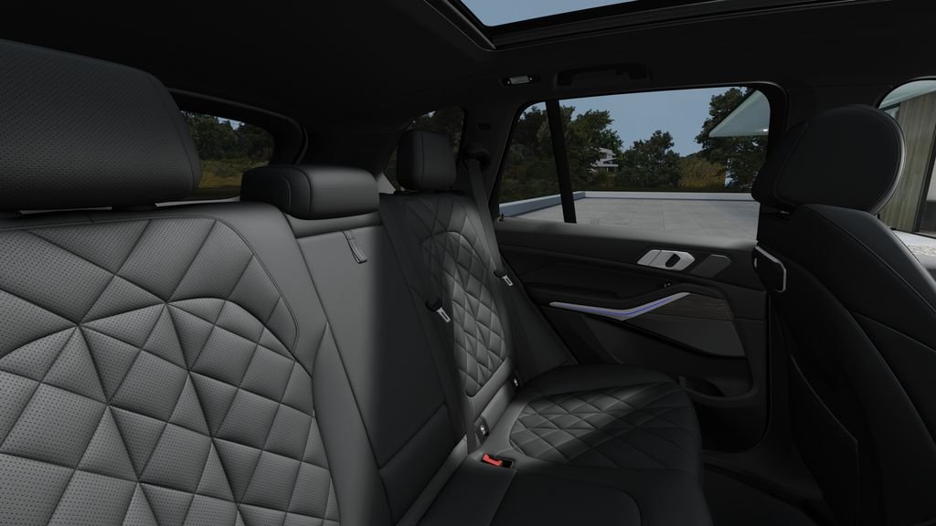 New 2026 Manhattan Green Metallic BMW xDrive50e image 35