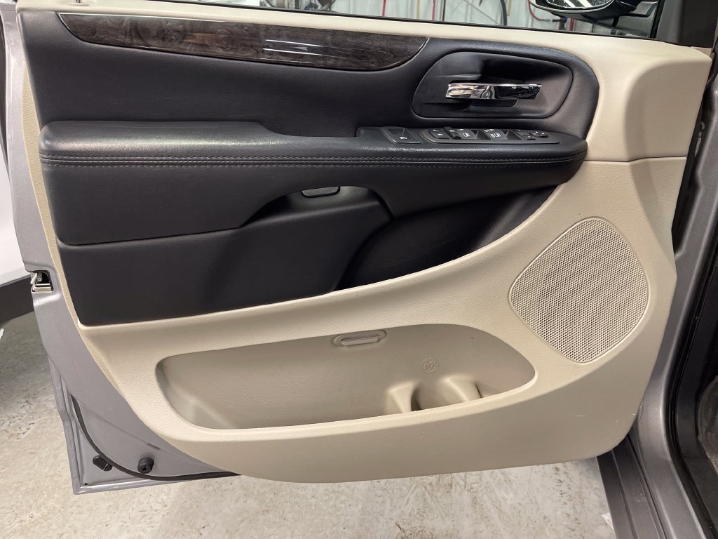 Used 2019 Silver Dodge SE image 15