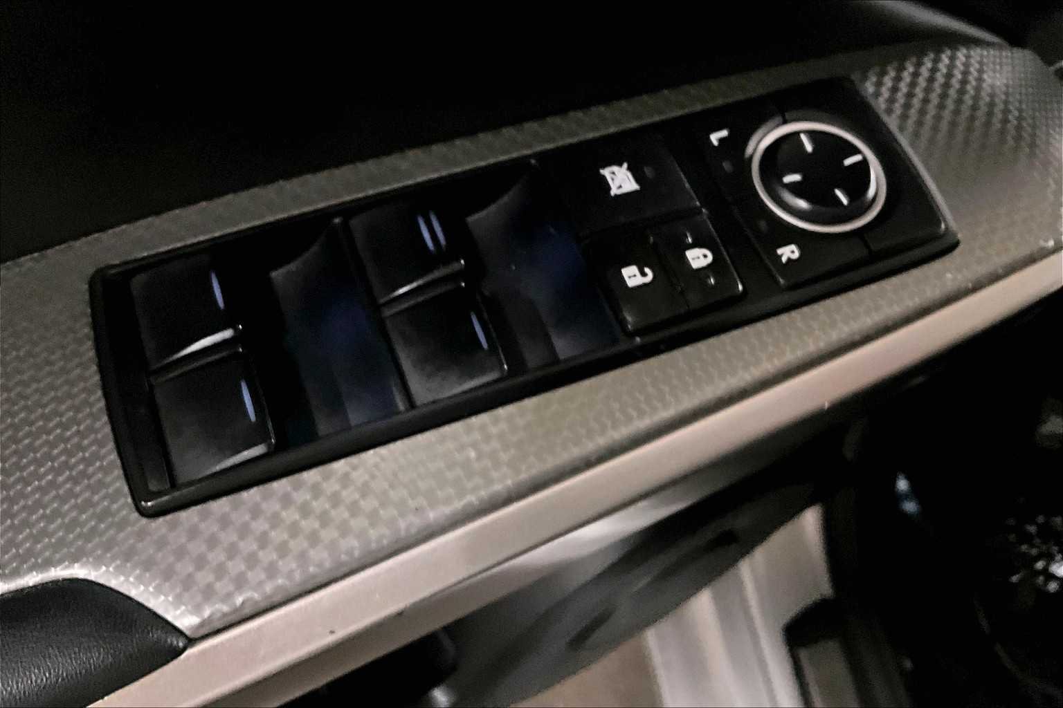 Used 2014 Silver Lining Metallic Lexus  image 35