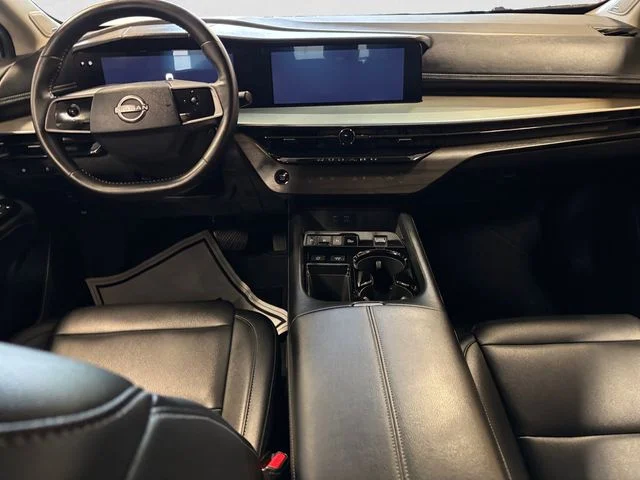 Used 2025 Gold Nissan SL image 11