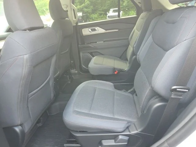 New 2026 Space White Metallic Ford Active image 41
